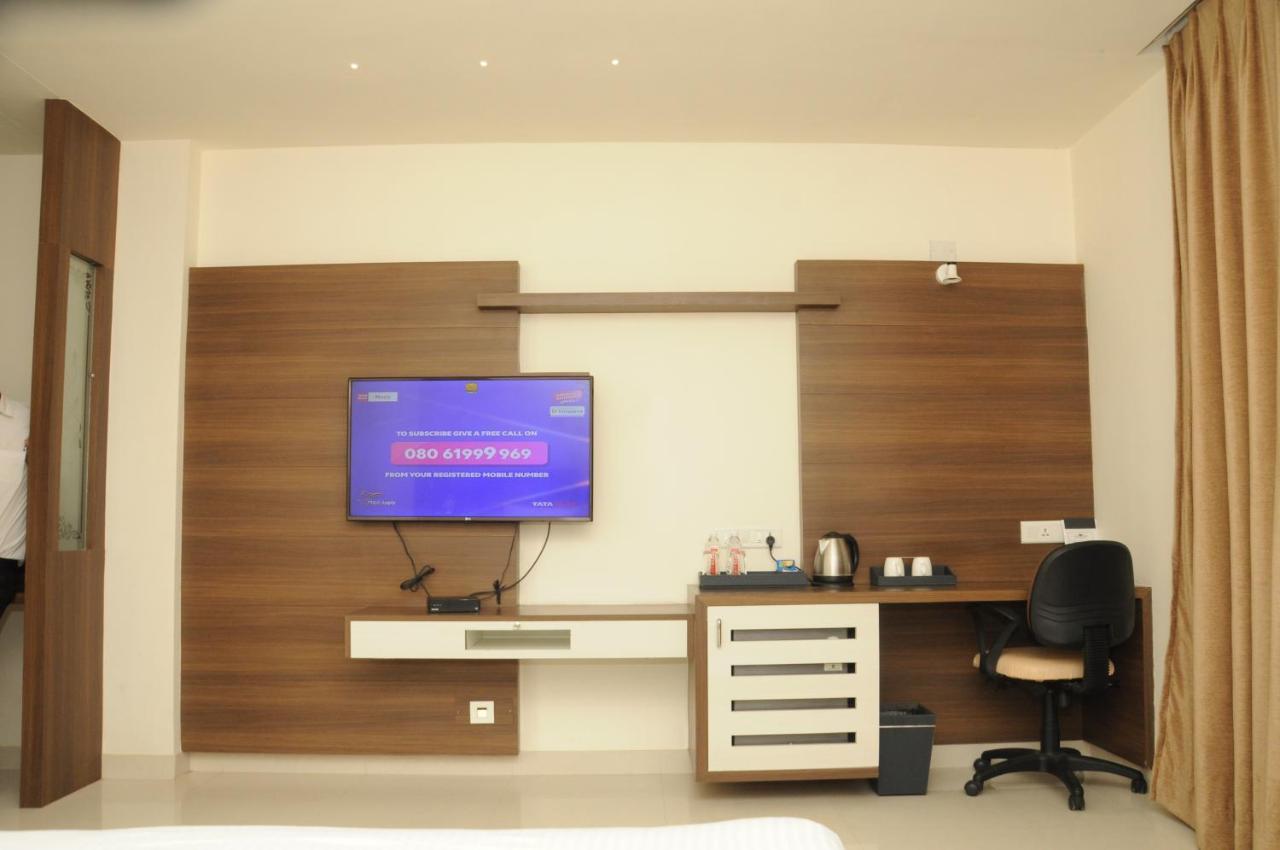 Daksh The Madhuvan Suites Dwarka Kültér fotó