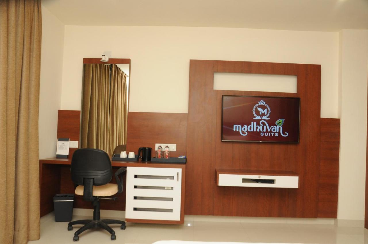 Daksh The Madhuvan Suites Dwarka Kültér fotó