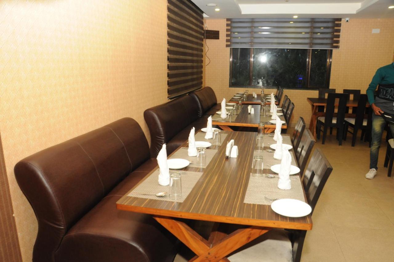 Daksh The Madhuvan Suites Dwarka Kültér fotó