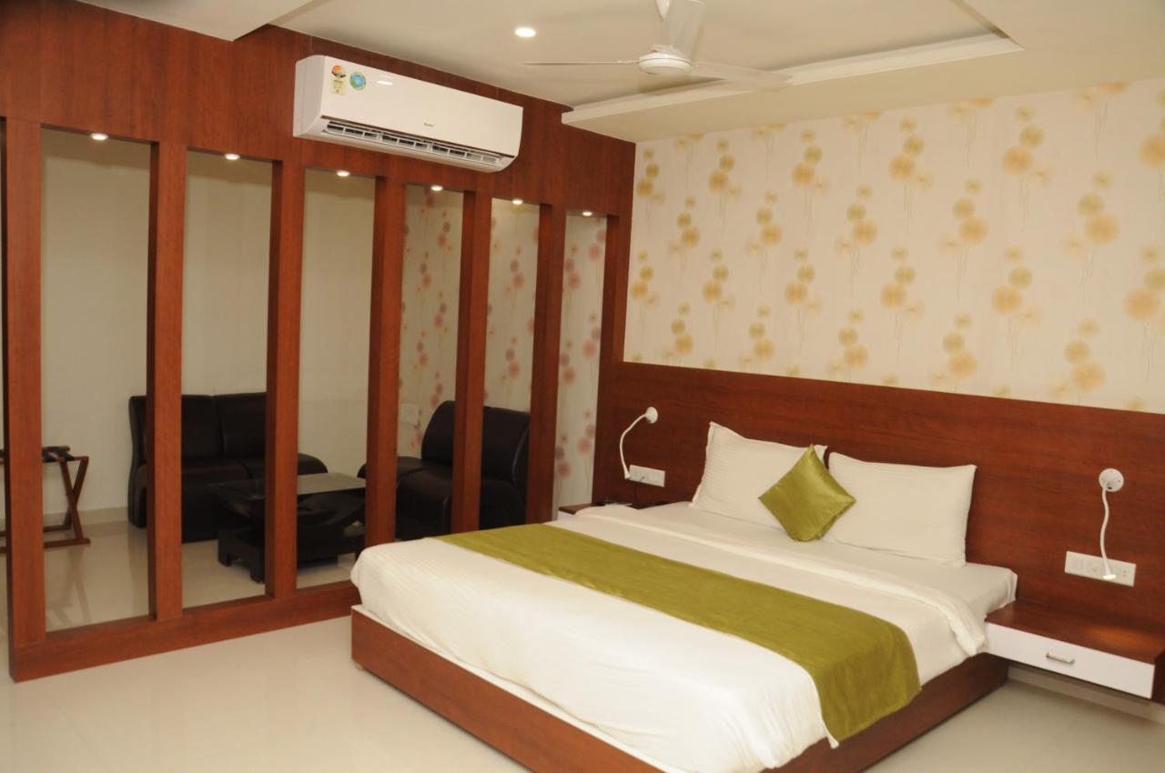 Daksh The Madhuvan Suites Dwarka Kültér fotó